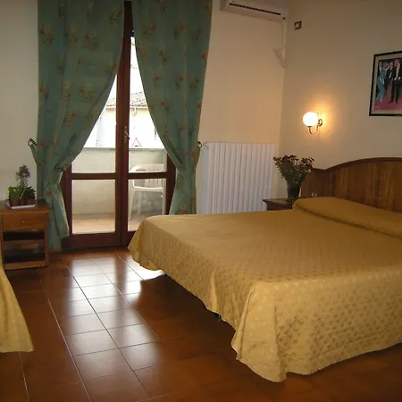Boni Cerri Hotell 2*
