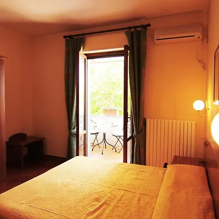 Boni Cerri Hotell 2*